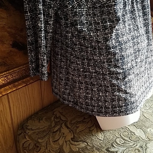 Nice surplice front top - Picture 3 of 5